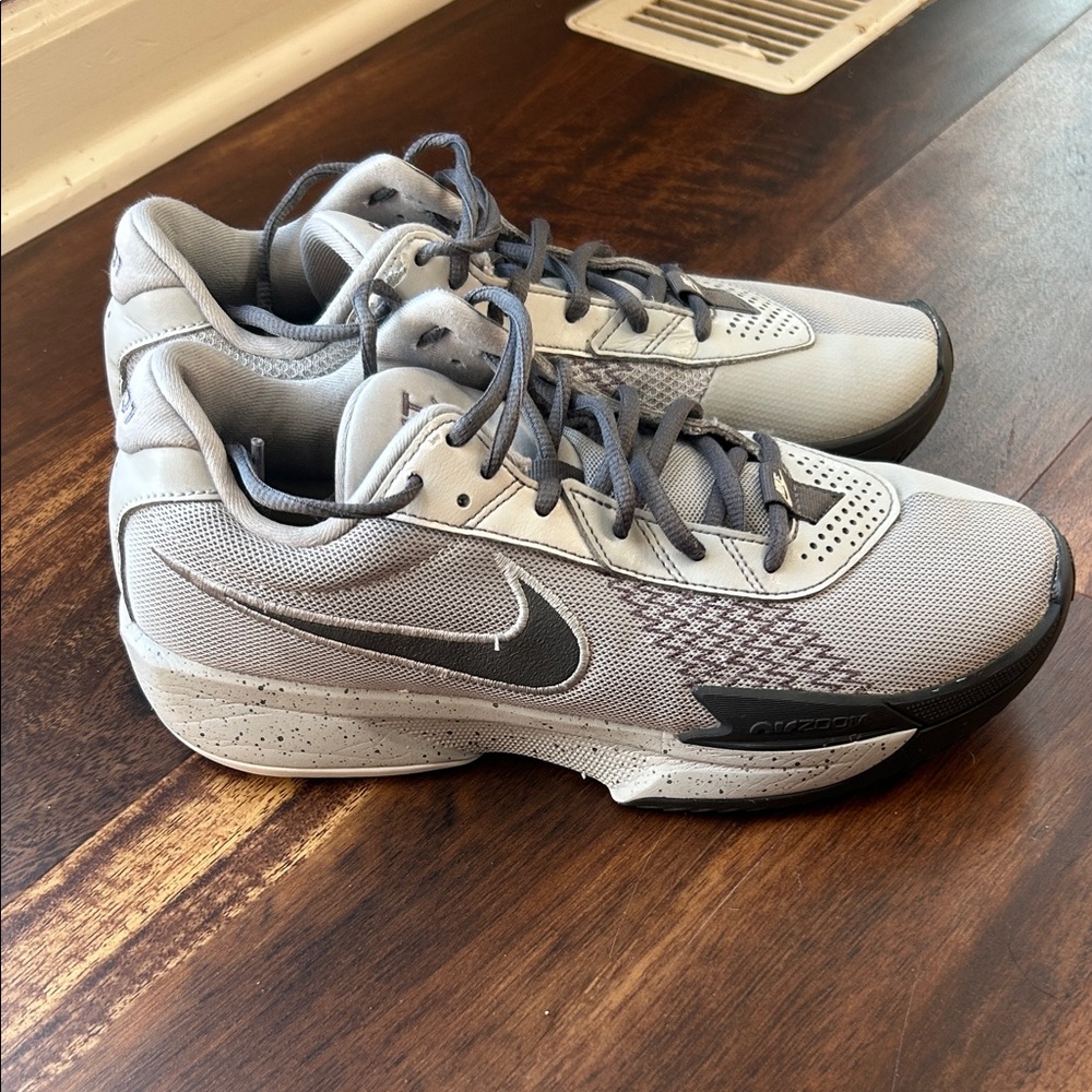 Nike Men's Gray and Black Athletic Shoes